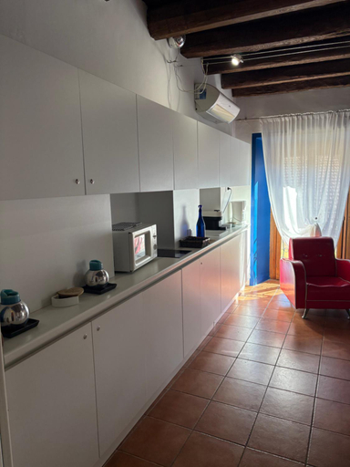 Others 5, Storico, Como