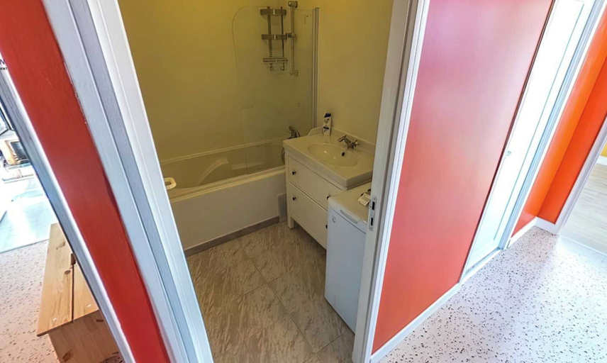 Bathroom 3, Cozy Room in a Friendly Shared Flat - Lyon 8th, Rhône
