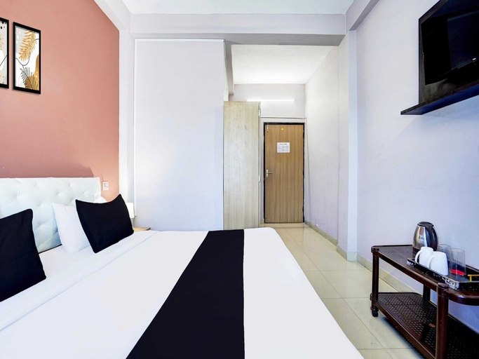 Room 5, Deluxe Hotel SKR, Varanasi