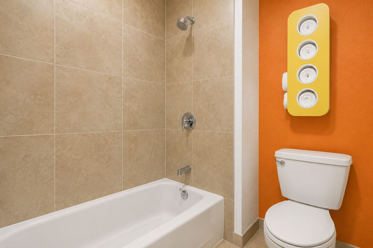 Bathroom 4, Bakersfield Inn, Kern