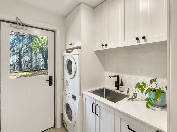 Private kitchen 4, Quiet Retreat With Large Garden and Parking, Eurobodalla
