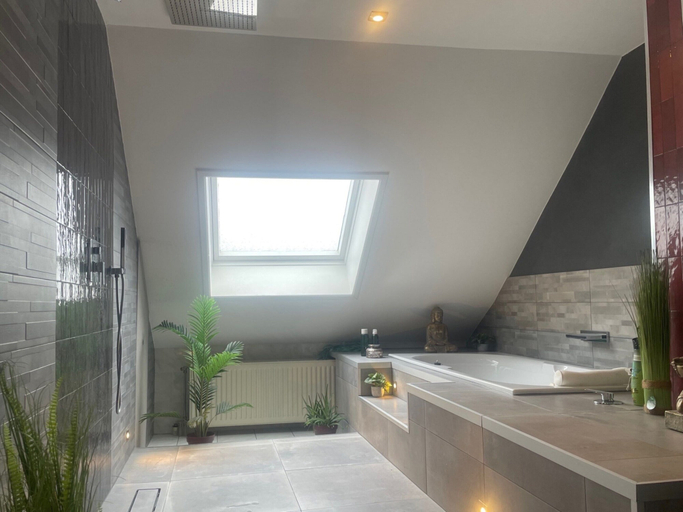 Bathroom 4, Villa Lumina Royale with swimming pool, Limburg