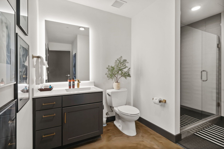 Bathroom 4, Sable 902 - Penthouse, Hennepin
