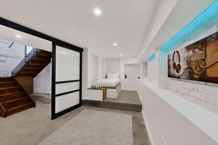 Room 3, Sunlit 3-bed Coastal Stay With Private Deck, Sutherland Shire - East