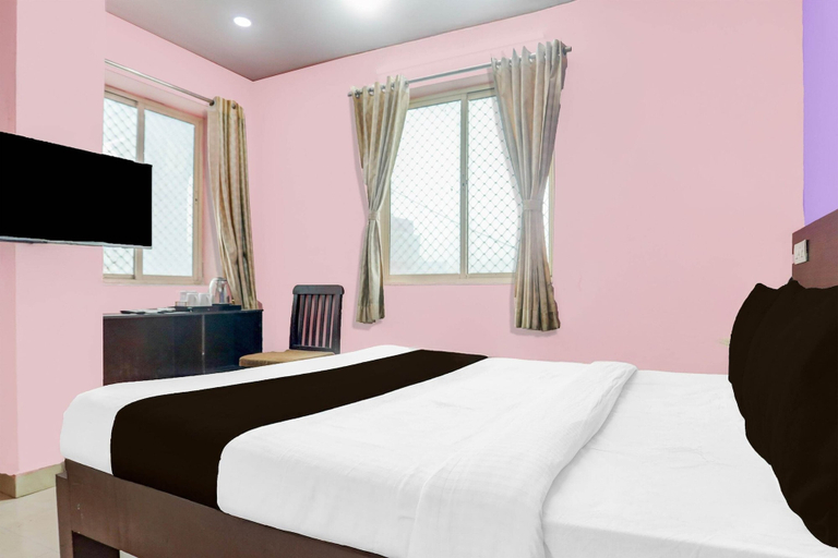 Room 3, Deluxe Karakambadi BVN Grand, Chittoor