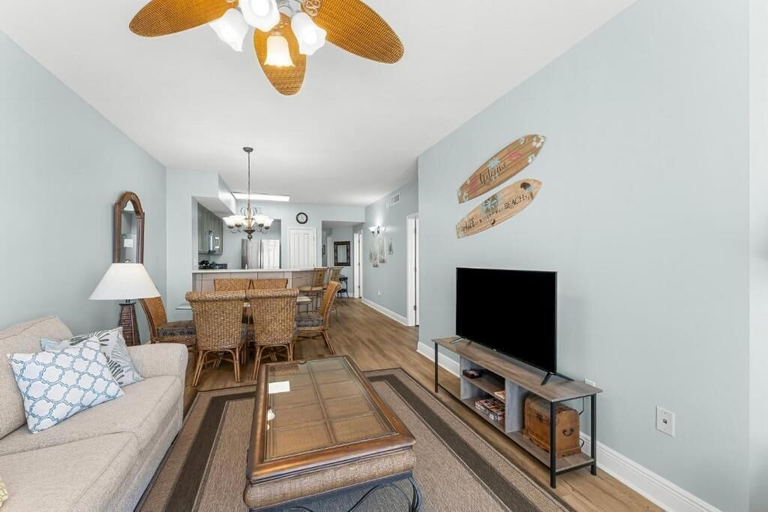 Living area 2, Celadon 808, Bay