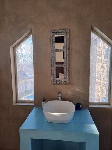 Bathroom 2, Stone Crown Manor B&B, Eden