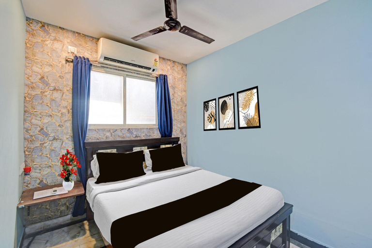 Room 5, Classic Lakeview Palace, Hyderabad