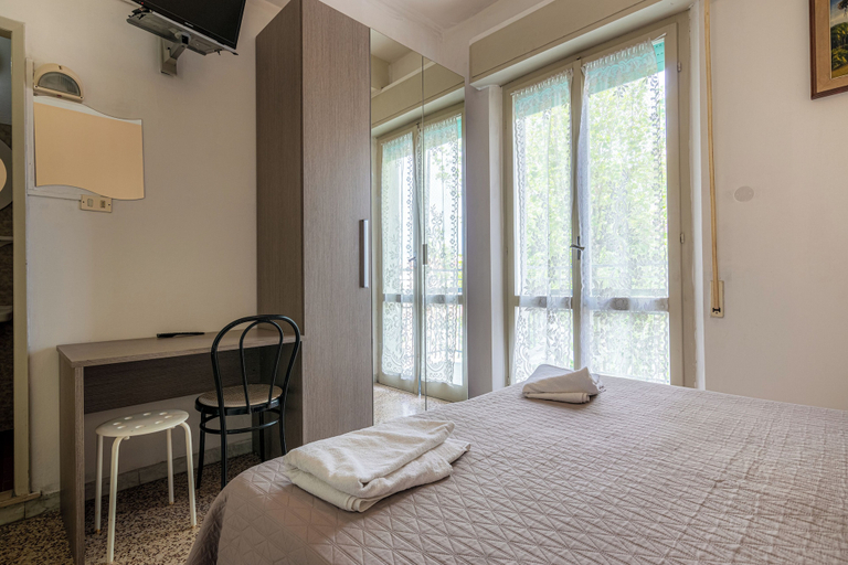 Bedroom 2, Hotel Britta, Rimini