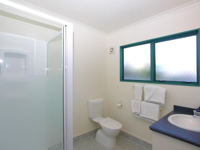 Bathroom 3, Discovery Motor Lodge, Masterton
