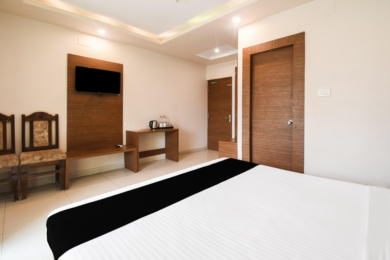 Room 2, Saver Single Hotel Subhadarshan, Puri
