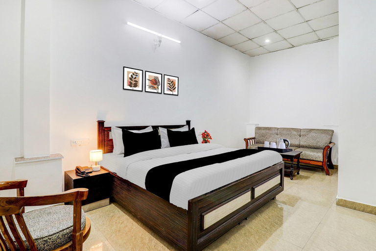 Room 1, Deluxe Bhagwan Guest House, Dehradun