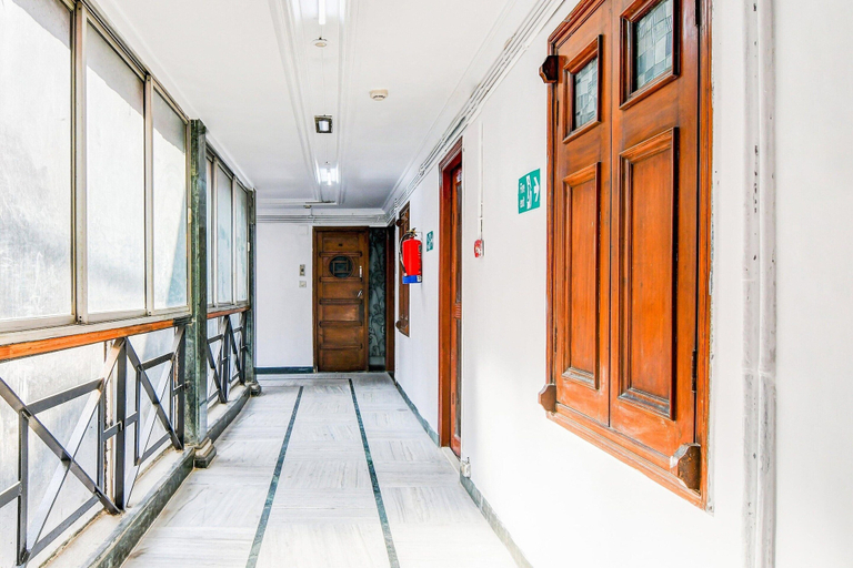 Interior 4, Classic With Balcony Lenin Sarani, Kolkata