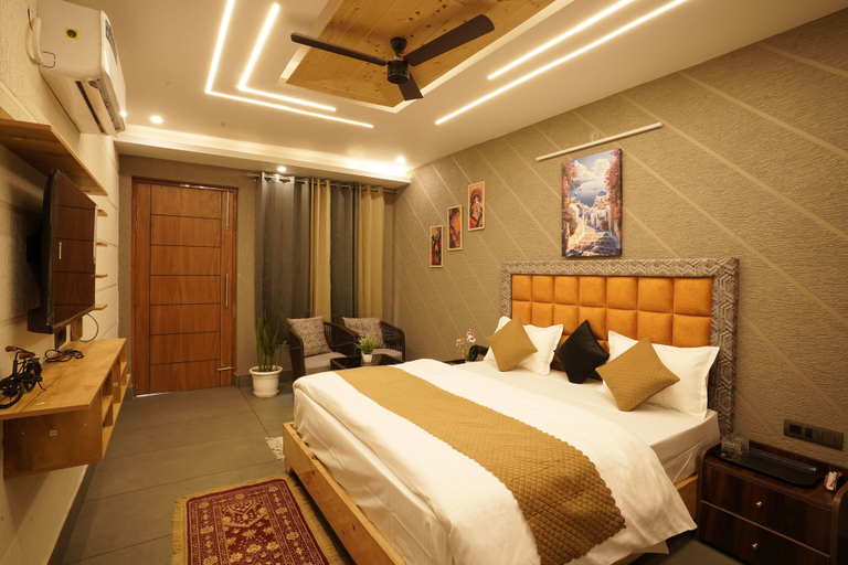 Room 5, The Mussoorie Vibes Resort, Dehradun