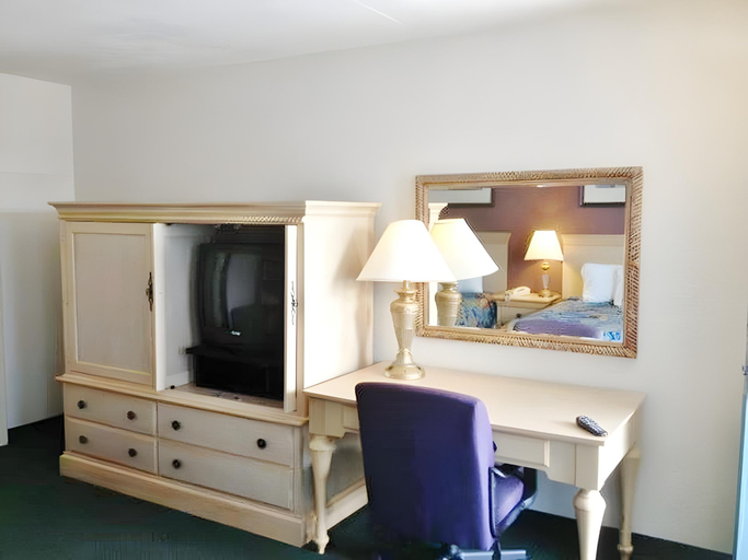 Bedroom 2, America's Best Inn Lakeland, Polk