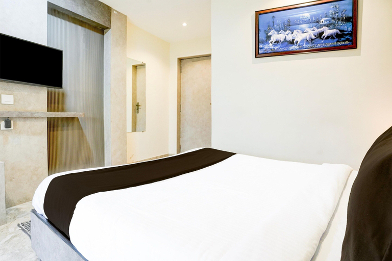 Room 3, Deluxe Ghodbunder Rd Sanwith Residency, Thane