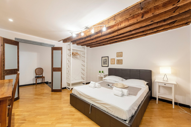 Room 3, Beautiful Apartment In The Historic Center, Genova