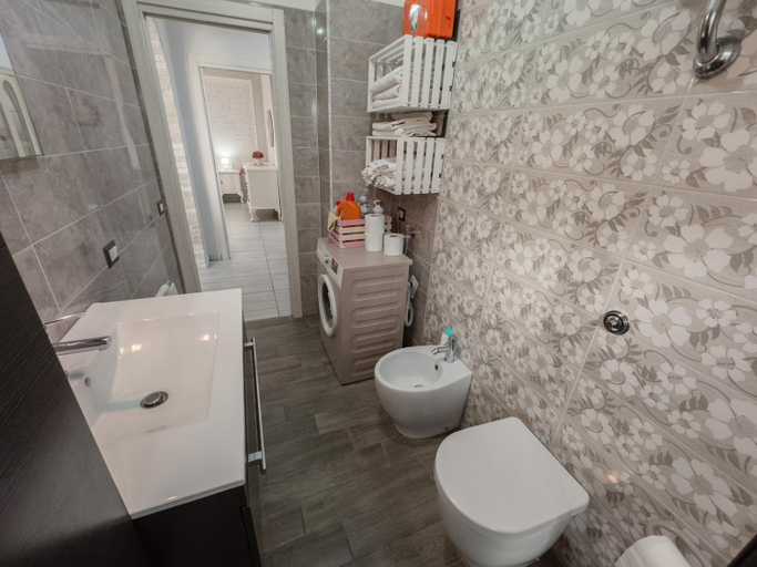 Bathroom 2, Villa Aurelia Pompei, Napoli