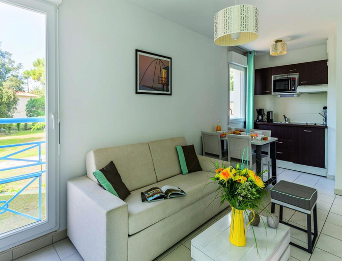 Private kitchen, Seaside apartment in Saint-Palais-sur-Mer, Charente-Maritime