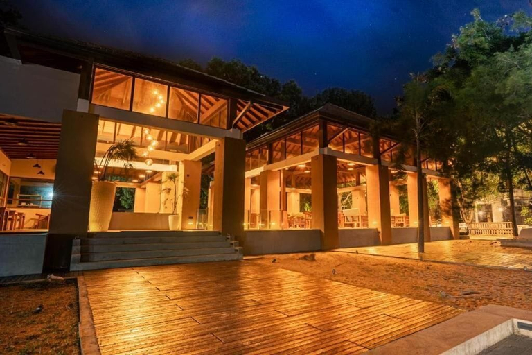 Terrace/patio, Paradise Bay Resort - Arugambay, Pothuvil
