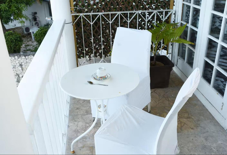 Others 4, Seacastles by the beach/pool