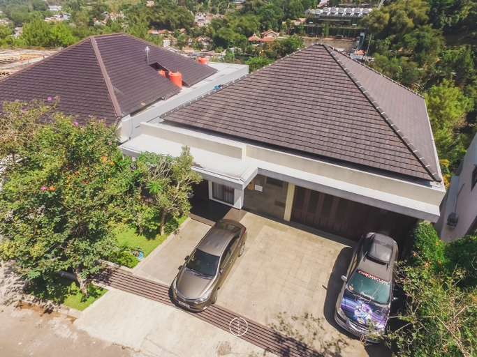 Others 4, Mentari Hill View Villa 8 Bedrooms With a Private Heated Swimming Pool and a Movie Room and a Billiard Table, Bandung