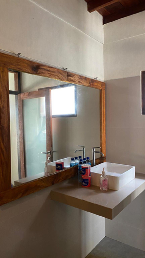 Bathroom 3, Birumeno Beach Bungalow, Lombok