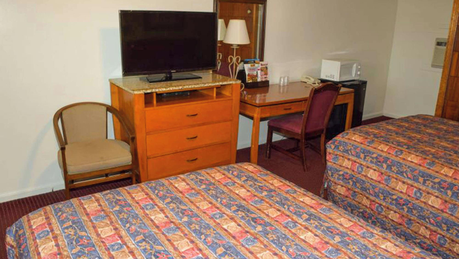 Bedroom 3, Relax Inn Bloomsburg, Columbia