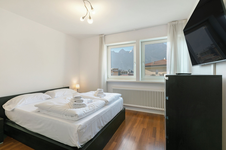 Room 4, Torbolino - Apt With Balcony. Pool & Views, Trento