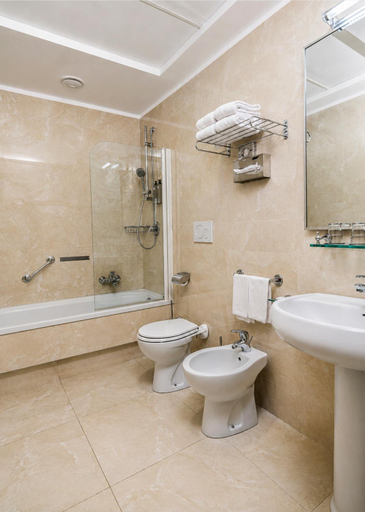 Bathroom 5, Grand Hotel Tiberio, Roma