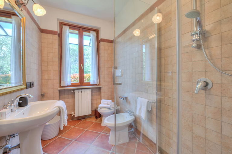 Bathroom 5, Borgo Belvedere-lake View & Shared Pool, Brescia