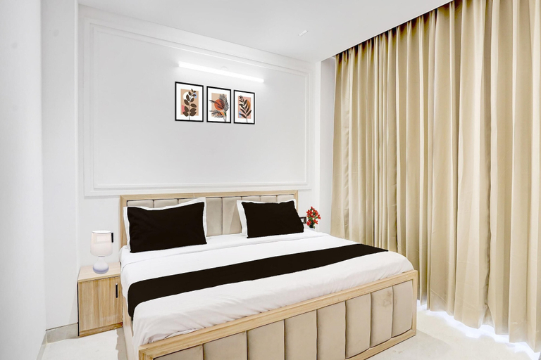 Room 3, Classic With Balcony Hotel P66 Sec 49, Gurgaon