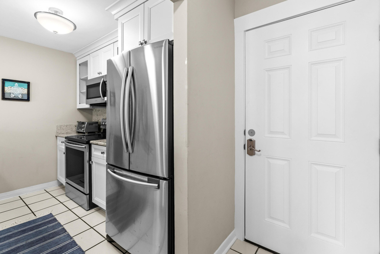 Private kitchen 2, Tradewinds Condominium #25, Walton
