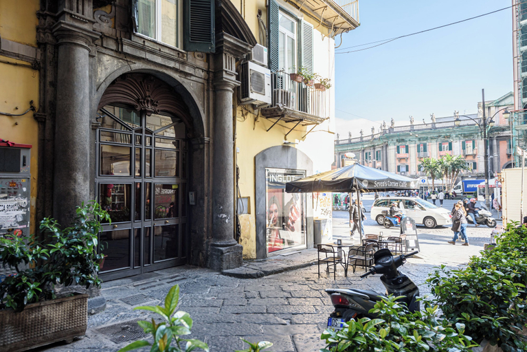 Interior 4, Vico Mastellone 16, Napoli