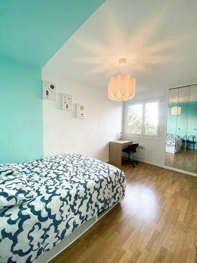Room 5, Private Room in Shared Apartment - Villeurbanne, Rhône