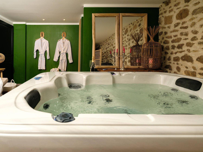 Bathroom 4, Domaine de la Jarrige, Creuse