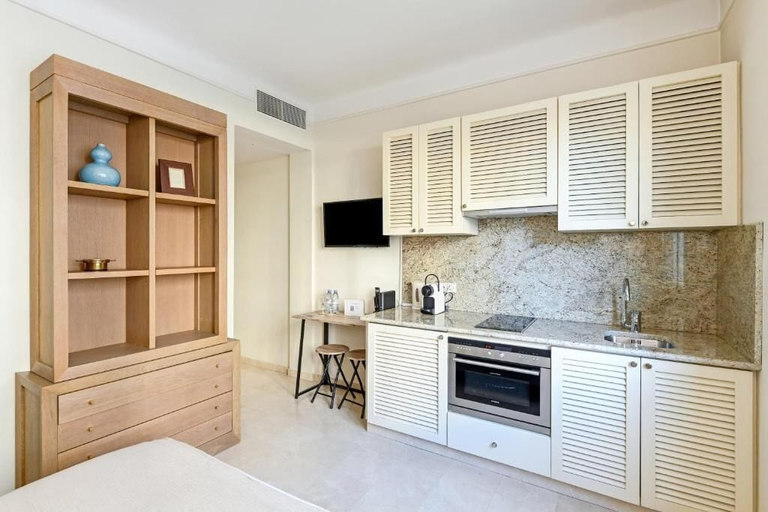 Private kitchen 3, Buckingham and Lloyds - Cannes, Alpes-Maritimes