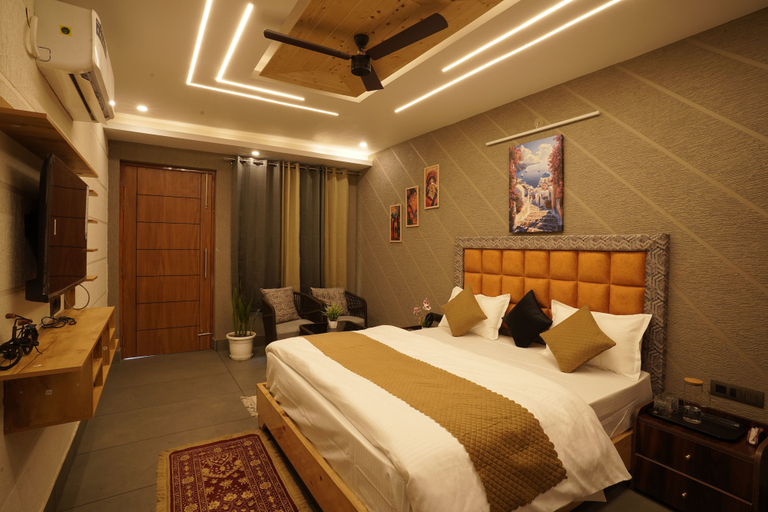 Room 4, The Mussoorie Vibes Resort, Dehradun