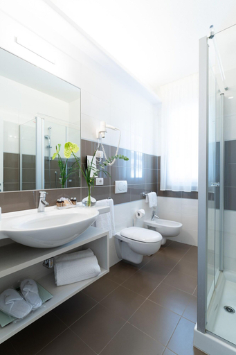 Bathroom 5, Jesolopalace Hotel & Aparthotel, Venezia