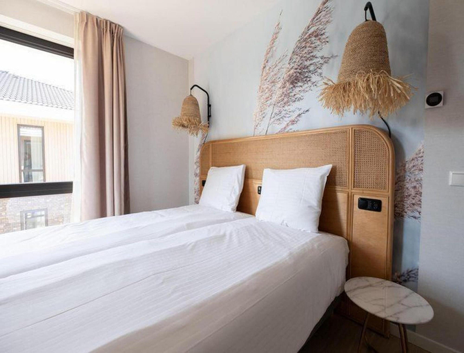 Room 4, Beachfront Apartment for Four in Workum