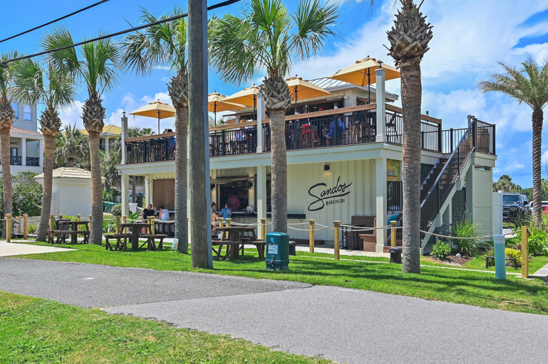 Outdoor dining 5, Tradewinds Condominium #25, Walton