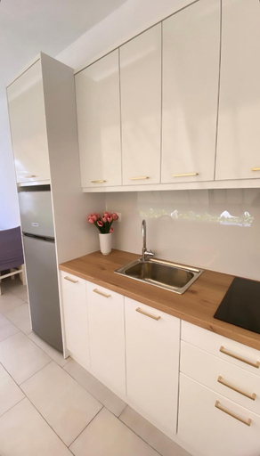 Others 5, Niko Apartment, Sarandës