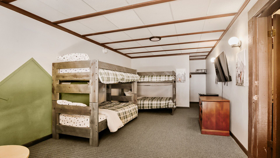 Bedroom 3, Georgetown Lodge, Clear Creek
