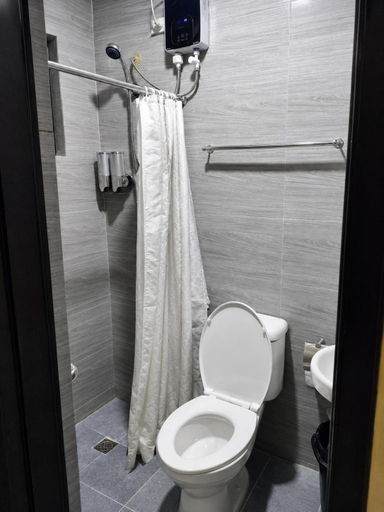 Bathroom 3, Vincent resort and hotel, Mabalacat