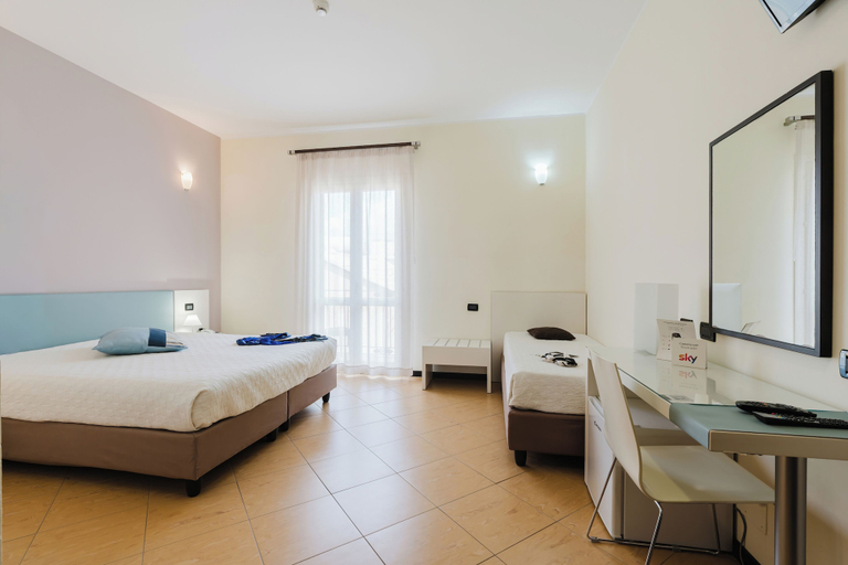 Bedroom 3, Cerri Hotel, Trapani