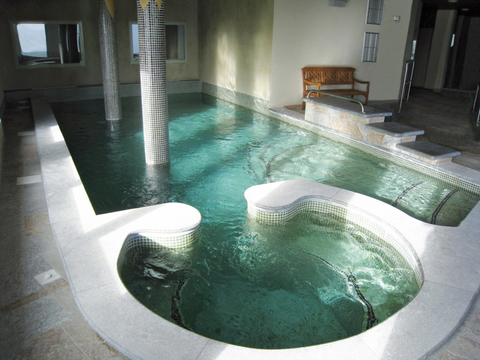 Pool 5, Spacious Mountain Apartment for 8, Hautes-Pyrénées