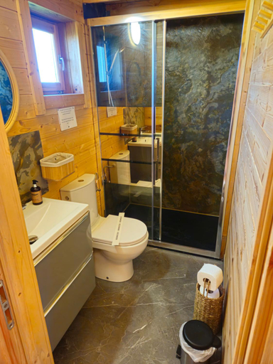Bathroom 2, Mar a Lago Glamping23, 23 August