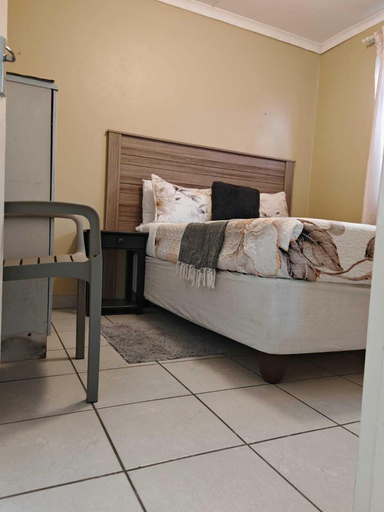 Room 3, Zondiles Guesthouse, Gert Sibande