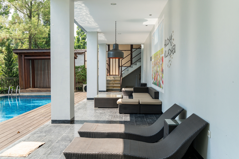 Sport & Beauty 3, Mentari Hill View Villa 8 Bedrooms With a Private Heated Swimming Pool and a Movie Room and a Billiard Table, Bandung