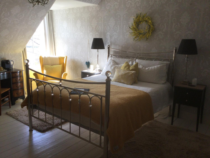 Bedroom 2, Nether Dallachy Farmhouse, Aberdeenshire